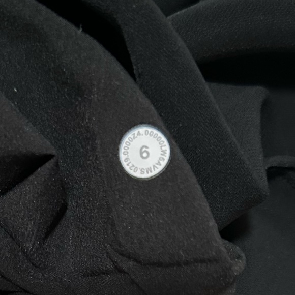 Lululemon On The Fly Crop Woven 23" Mid Rise Wrinkle Free Athleisure Black Sz 6 - Picture 12 of 12